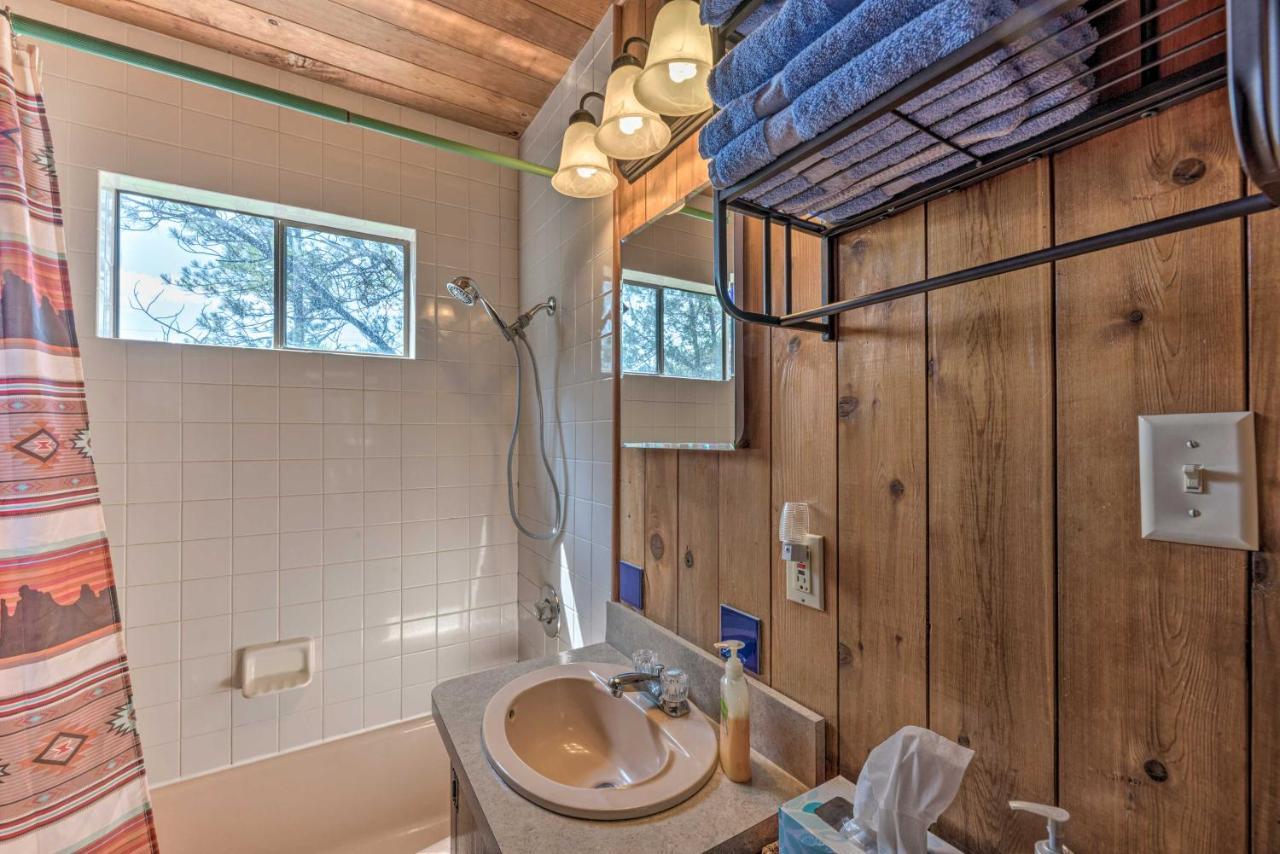 Quiet Retreat With Hot Tub - 16 Miles To Ski Apache! Рюидозо Екстериор снимка